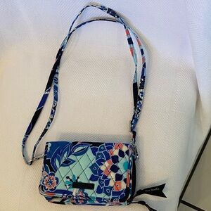 🦩Vera Bradley Multicolor Floral Crossbody Bag🦩